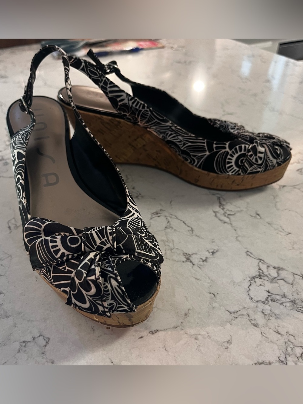 Unisa Black & White Floral Peep-Toe Cork Wedge Slingbacks (8.5M)